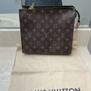 Louis Vuitton toiletry 26